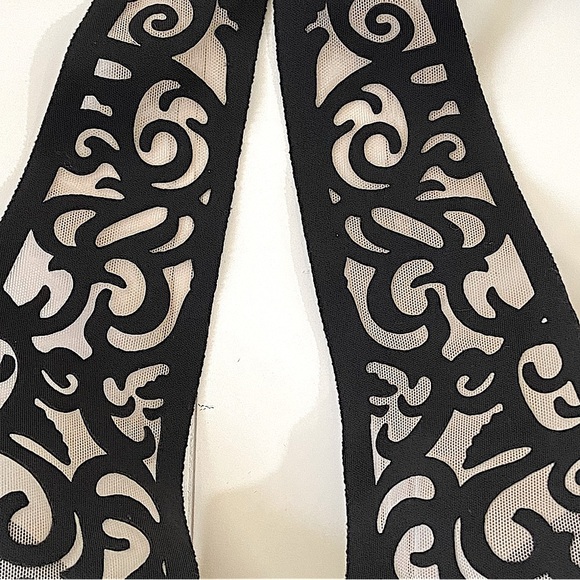 Victoria's Secret Black Bra with Gray Lace Detail - Picture 4 of 8